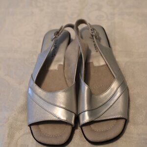Easy Spirit Silver Metallic Open Toe Slingback Sandal Size 9.5 Low Block Heel